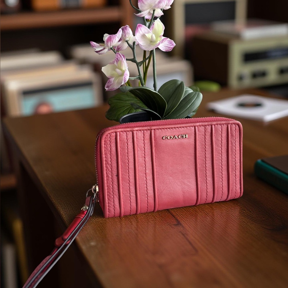 Coach Leather Round Zipper Wristlet